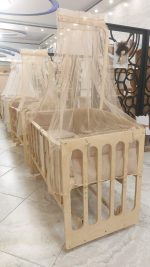 گهواره چوبی لمسه ابعداد 60*120 کنار مادر و تنظیمی دیوانکو Divanco - Image 16