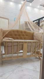 گهواره چوبی لمسه ابعداد 60*120 کنار مادر و تنظیمی دیوانکو Divanco